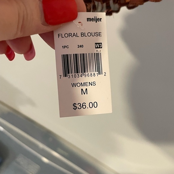 NWT Grace + Karma floral blouse color burgundy, gray, cream and apricot size M - Picture 7 of 8